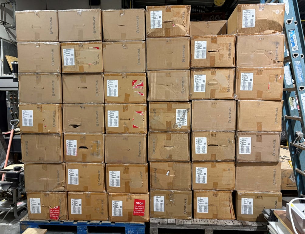 Enphase IQ7 250W 60 Cells Microinverter (Box of 18) — image 7