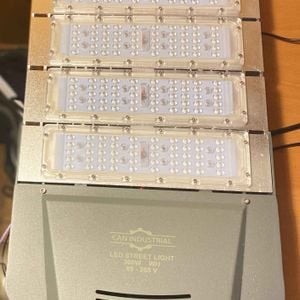 LED STREET LIGHT 300 WATTS Image